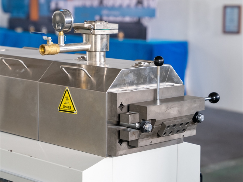 Masterbatch Machine Showdown Twin-Screw Extruders and Kneader Machines