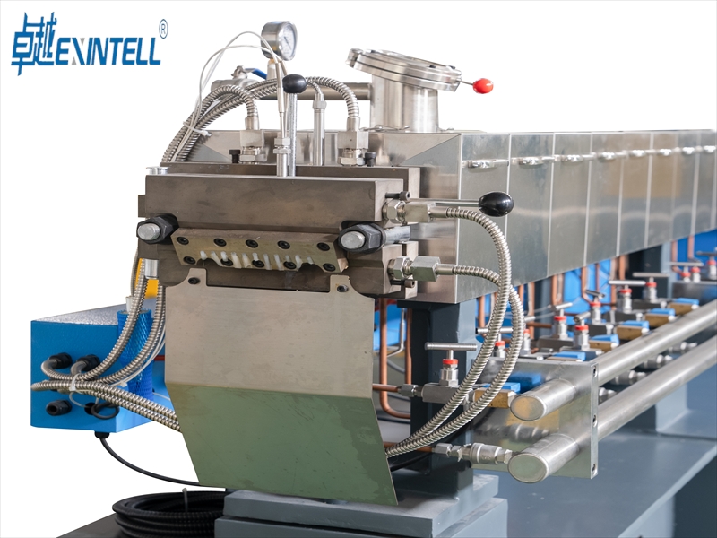 Plastic Extrusion or Injection Molding Which Offers Better Precision