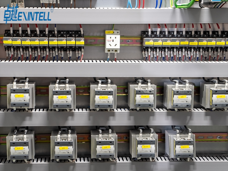 Plastic Extrusion or Injection Molding Which Offers Better Precision