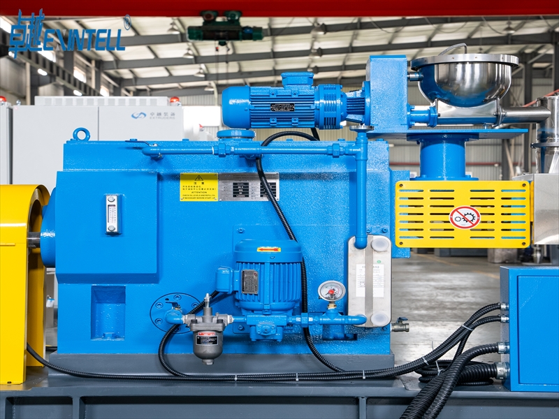 Twin Screw Extruder Advantages Over Single Screw in 2026