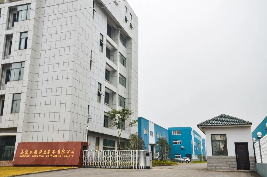 Warehouse logistics and wholesale distribution center for thermoplastic extrusion products in B2B trade