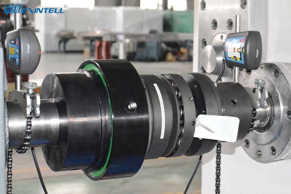 Co-rotating twin-screw compounding extruder with gravimetric feeders and underwater pelletizing system