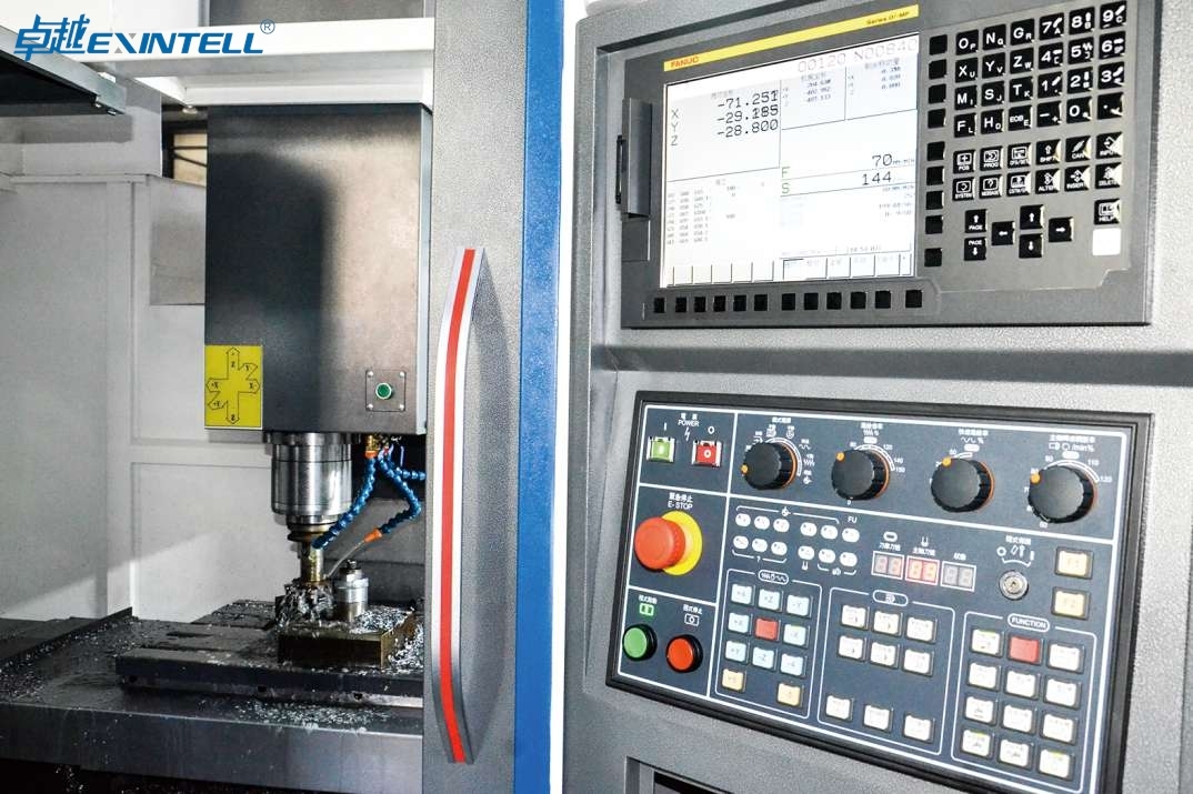 Comparison of co-rotating and counter-rotating twin-screw geometries on a workshop bench